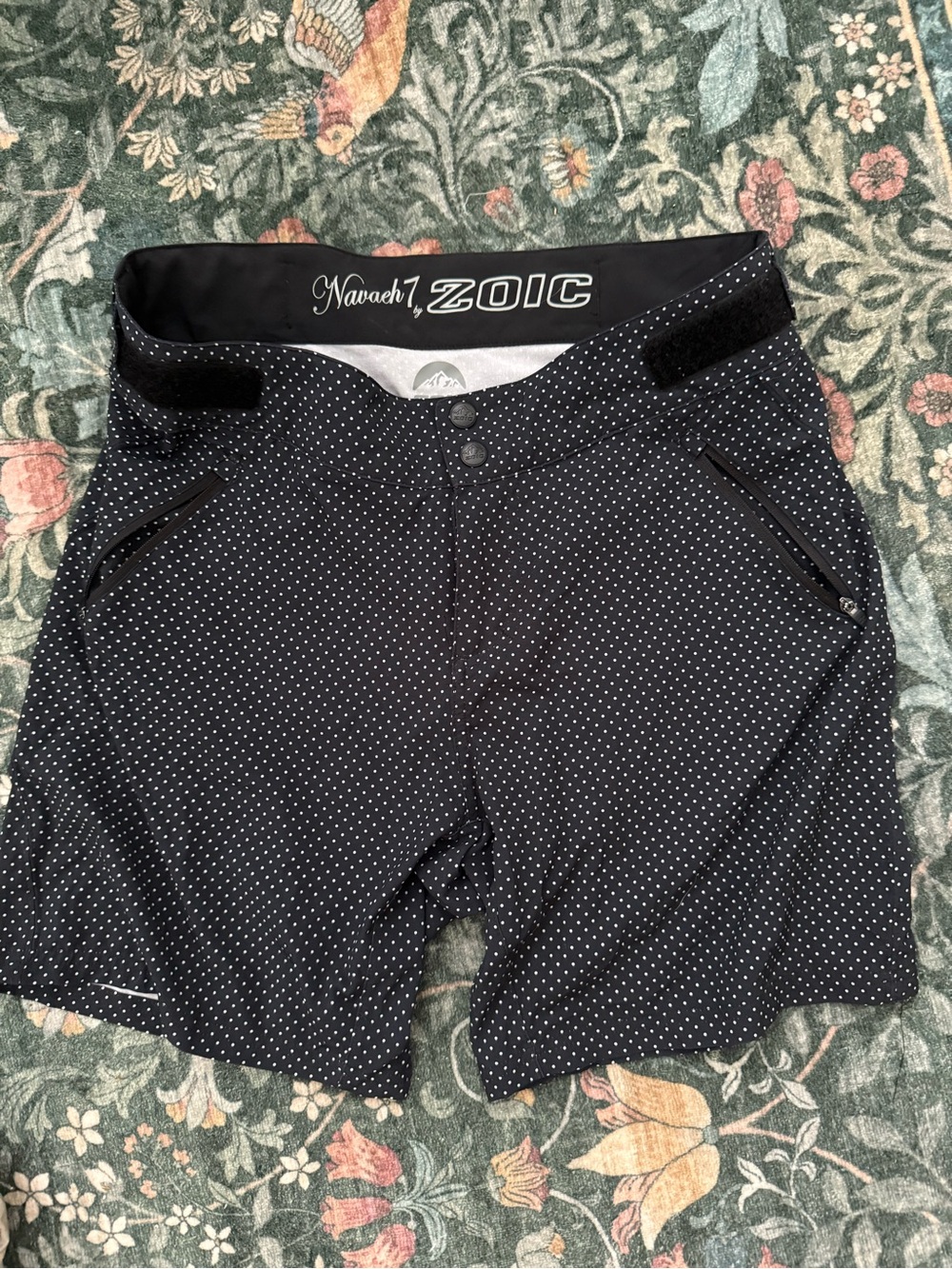 Zoic Women’s Black Polka Dot Athletic Bike Shorts M